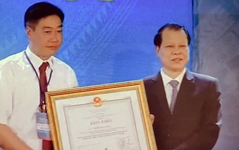 พิธีสดุดีนักธุรกิจดีเด่นที่มีส่วนร่วมต่อขบวนการสร้างสรรค์ชนบทใหม่